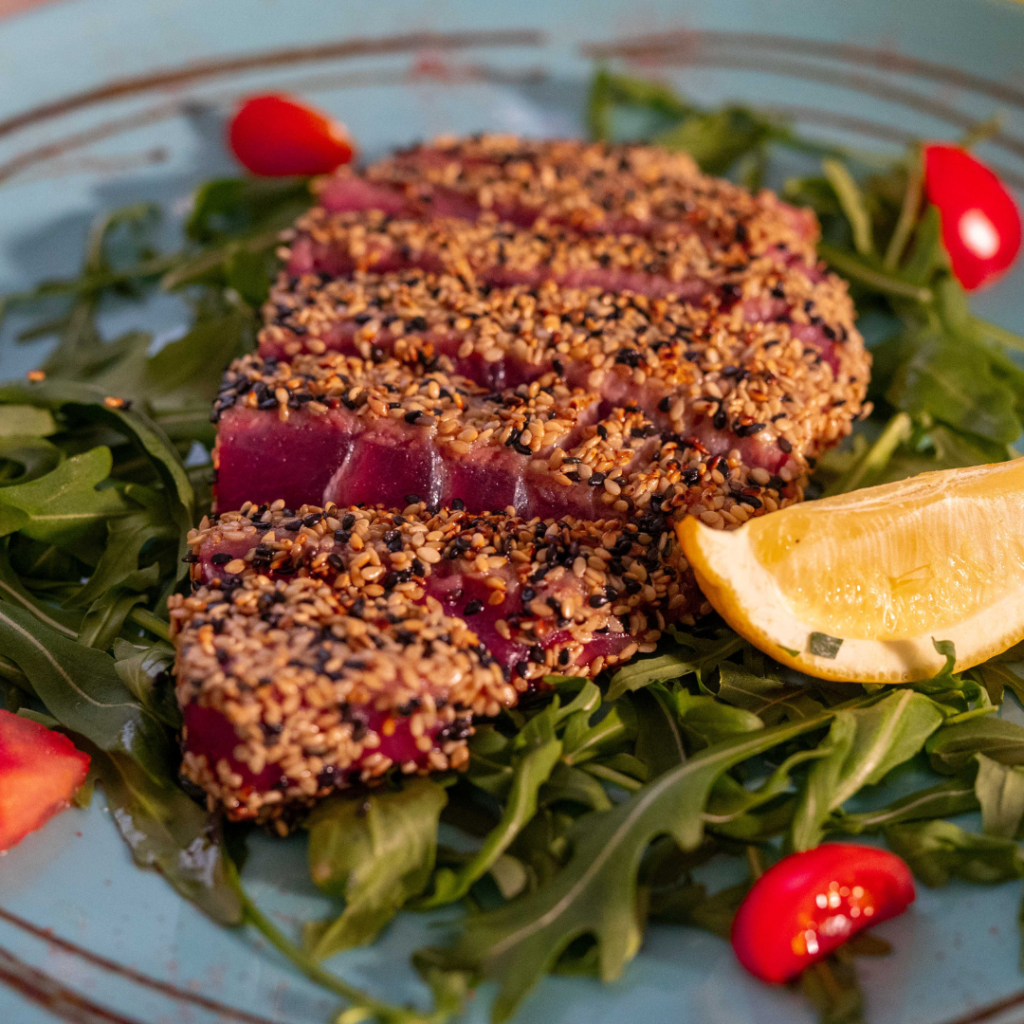 tagliata di tonno rosso in crosta di sesamo