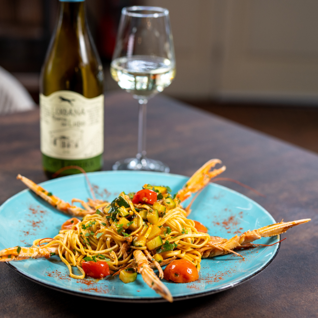tagliolini freschi con scampi e zucchine